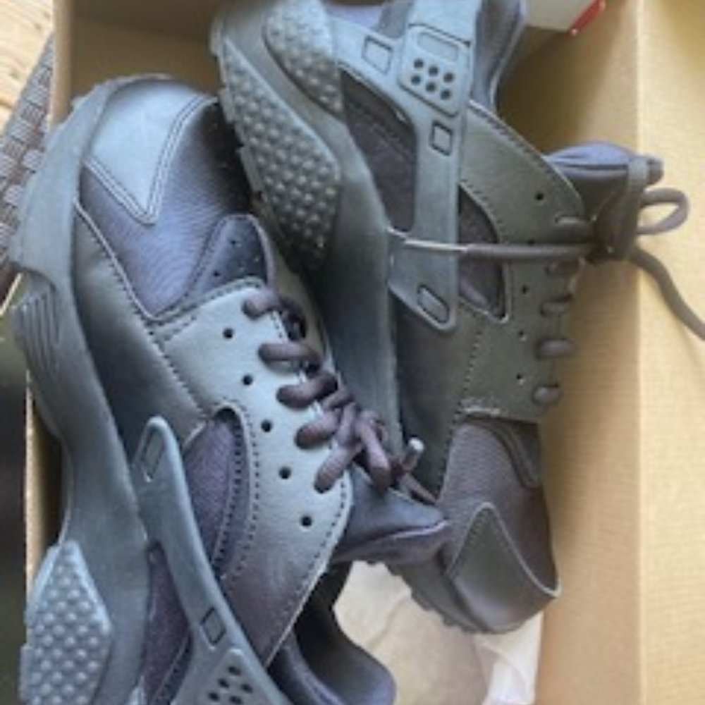 NIKE AIR HUARACHE RUN SHOES